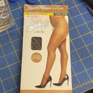 Gildan Sheer Breeze Queen Size Pantyhose Off Black